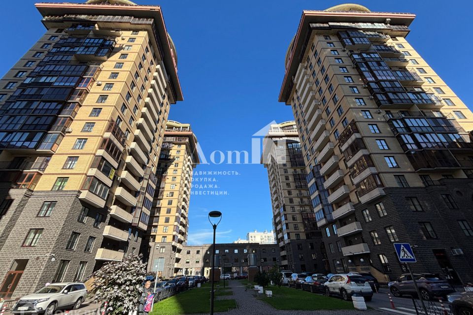 Продаётся 3-комнатная квартира, 168 м²