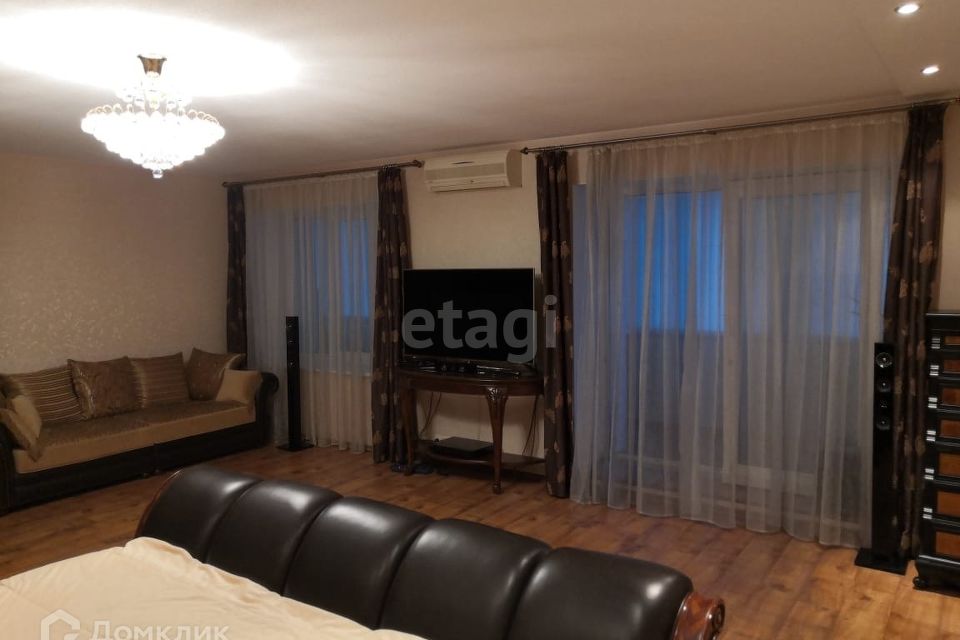 Продаётся 2-комнатная квартира, 147.6 м²