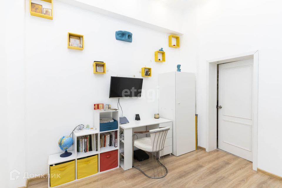 Продаётся 2-комнатная квартира, 70.6 м²