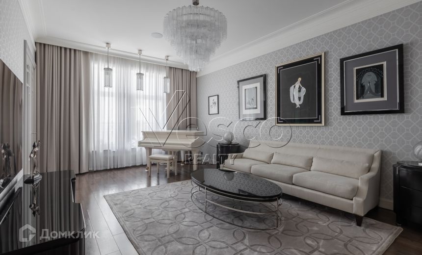 Продаётся 4-комнатная квартира, 173.6 м²