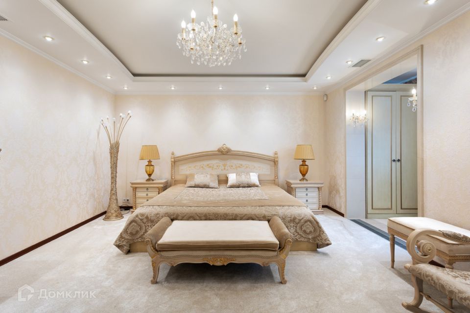 Продаётся 3-комнатная квартира, 220 м²