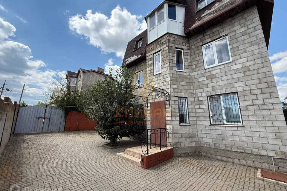 Продаётся 3-этажный дом, 137.1 м²