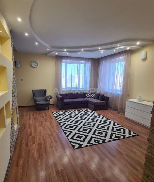 Сдаётся 4-комнатная квартира, 140 м²