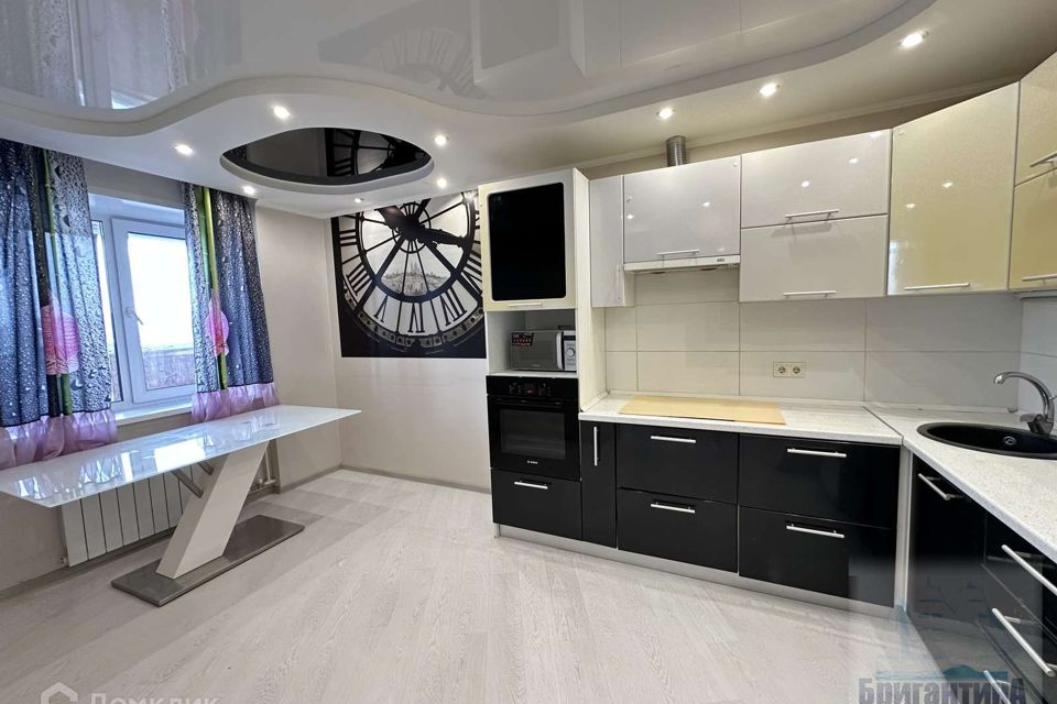 Продаётся 1-комнатная квартира, 53.6 м²
