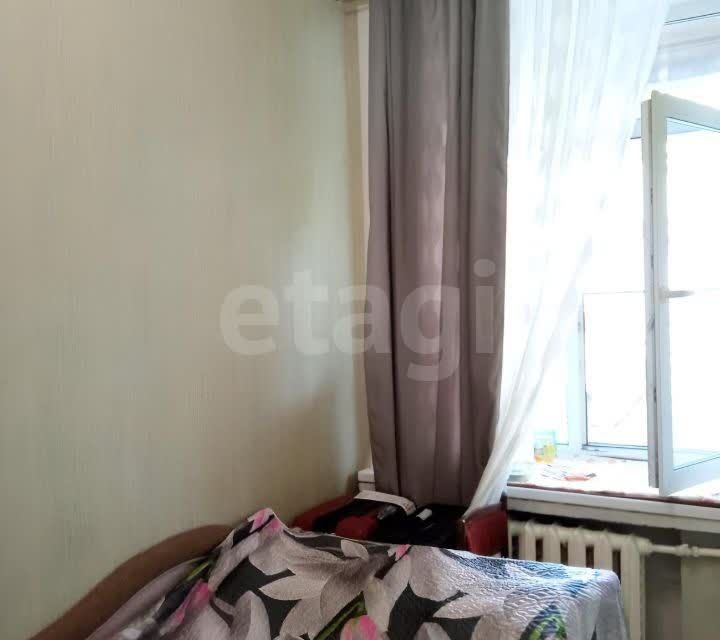 Продаётся комната в 4-комн. квартире, 74 м²