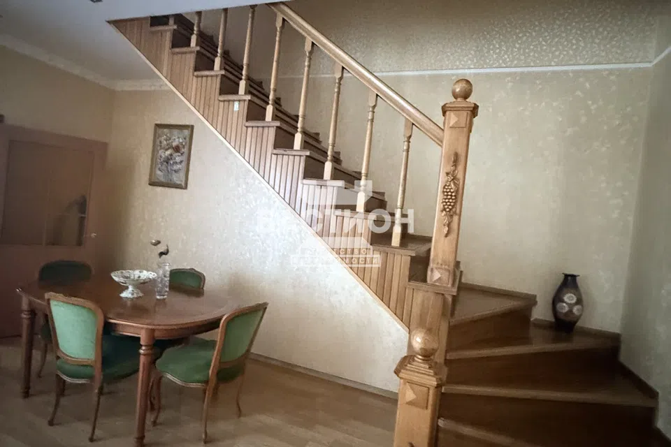 Продаётся 2-этажный дом, 400 м²