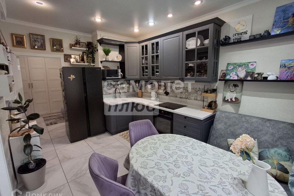 Продаётся 2-комнатная квартира, 67.8 м²