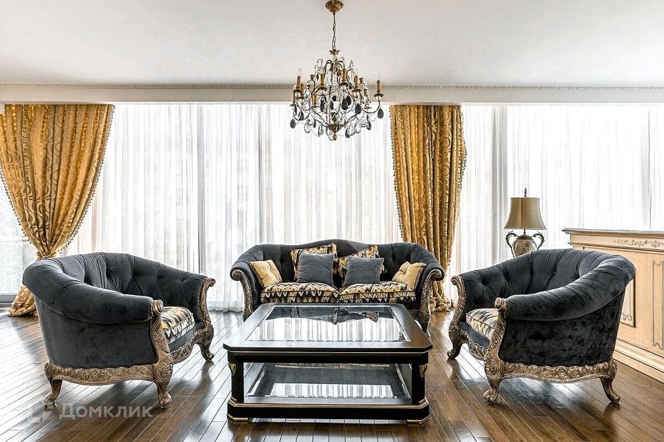 Продаётся 6-комнатная квартира, 303 м²