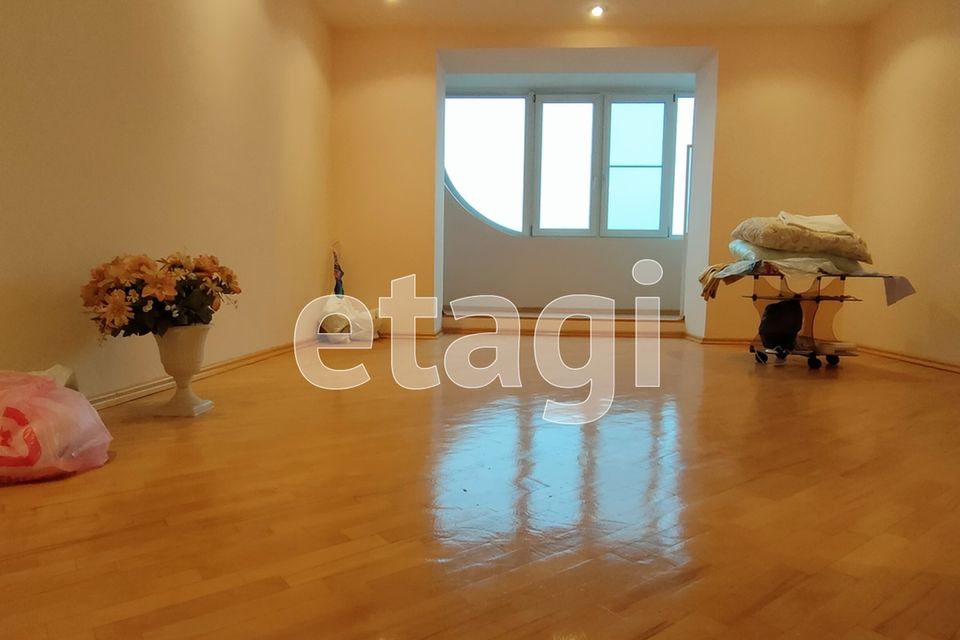 Продаётся 3-комнатная квартира, 122.6 м²