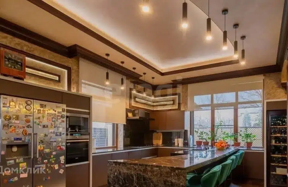 Продаётся 3-этажный дом, 486 м²