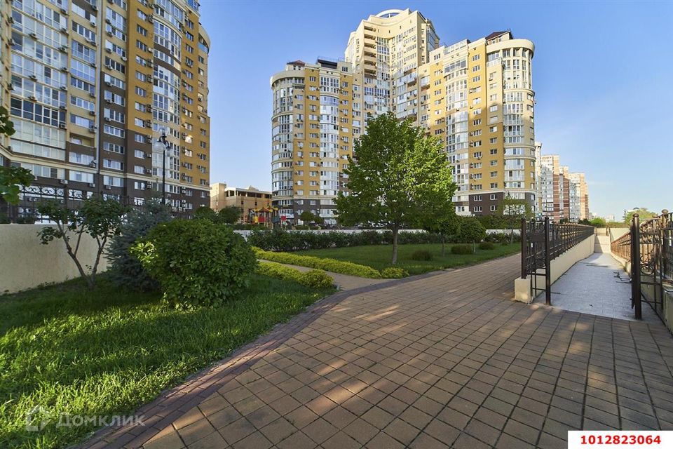 Продаётся 4-комнатная квартира, 144.5 м²