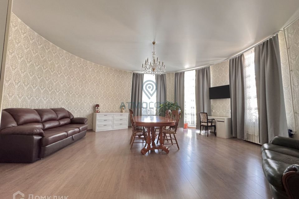 Продаётся 2 комнаты в 9-комн. квартире, 51.8 м²