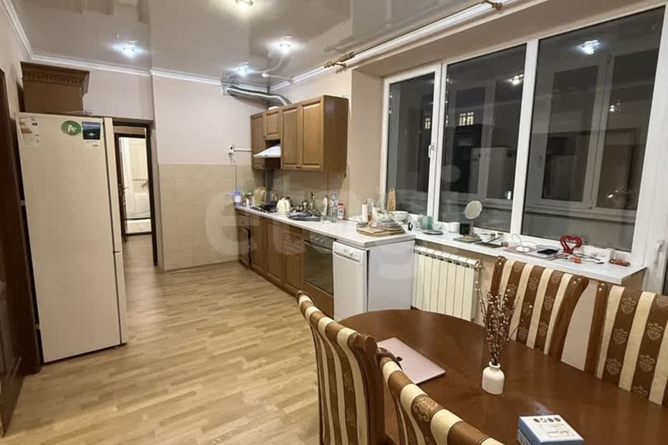 Продаётся 2-комнатная квартира, 107 м²