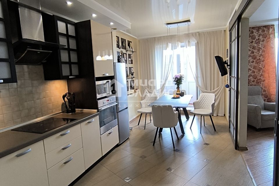 Продаётся 2-комнатная квартира, 81.4 м²