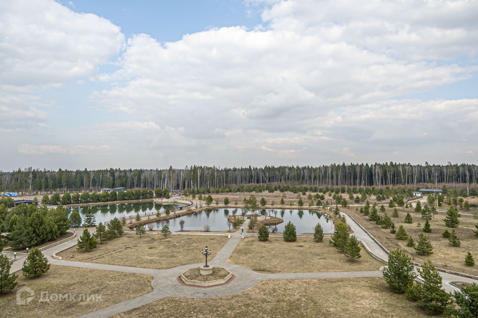 Продаётся 4-комнатная квартира, 217.8 м²