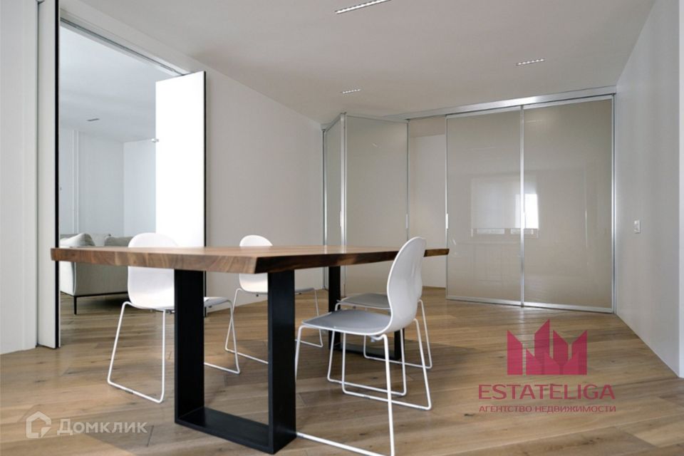 Продаётся 3-комнатная квартира, 122 м²