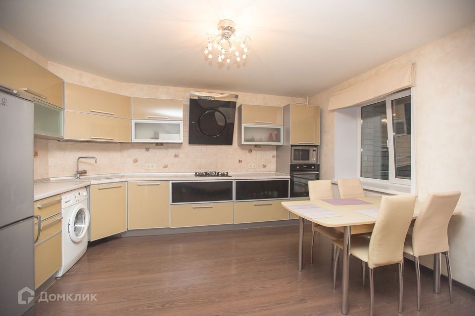 Сдаётся 2-комнатная квартира, 71 м²
