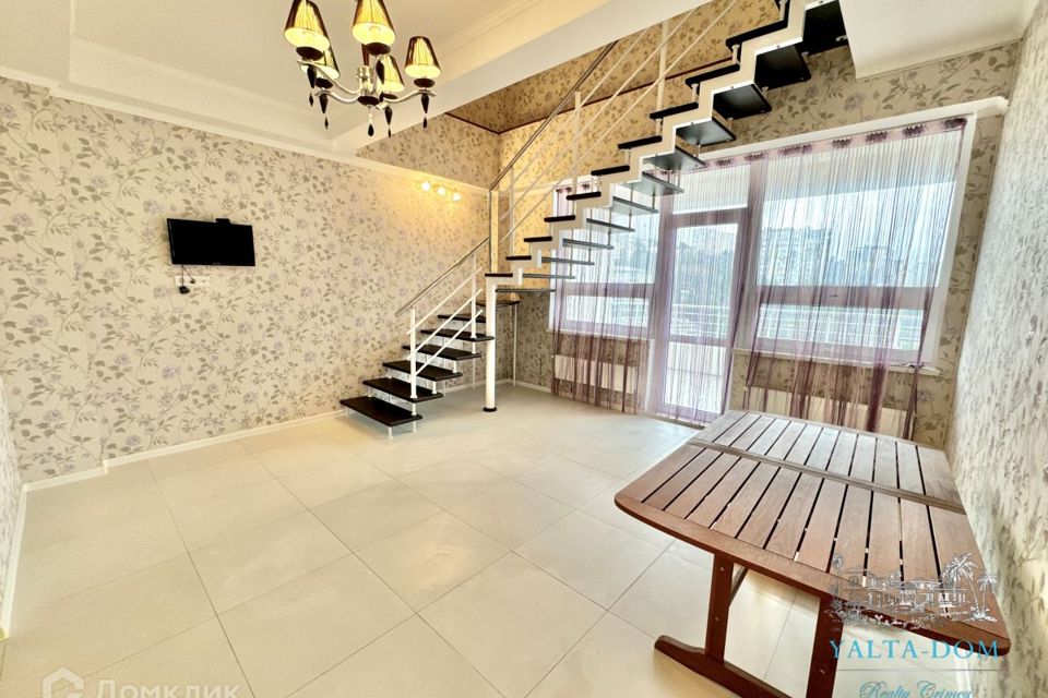 Продаётся 4-комнатная квартира, 218.5 м²