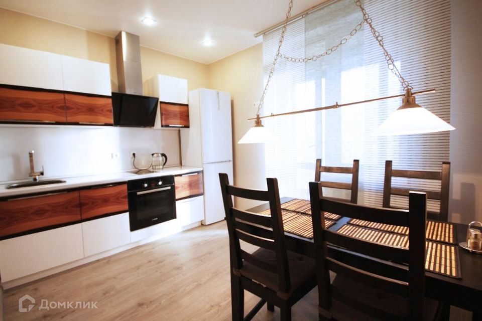 Сдаётся 2-комнатная квартира, 63 м²