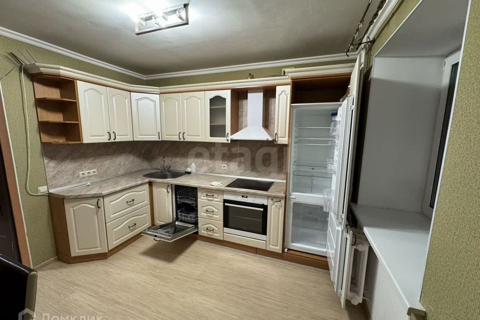 Сдаётся 2-комнатная квартира, 105 м²