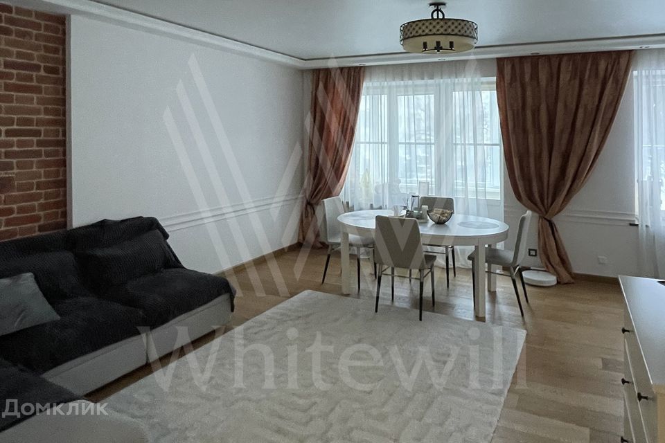 Продаётся 4-комнатная квартира, 145 м²