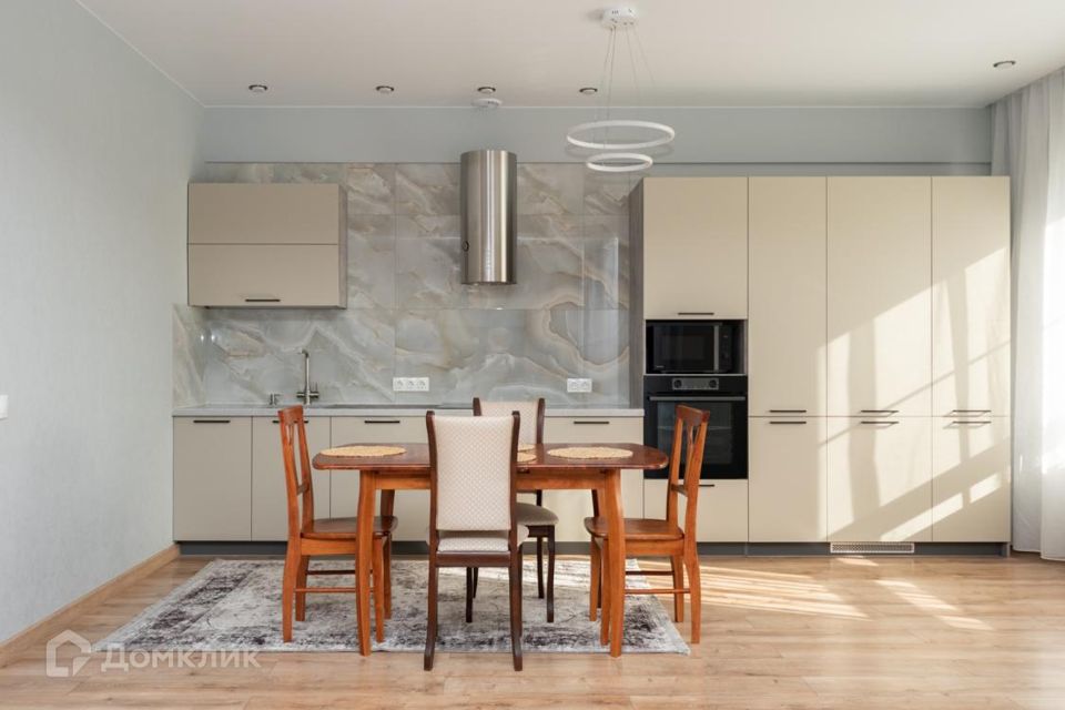 Сдаётся 3-комнатная квартира, 100.1 м²