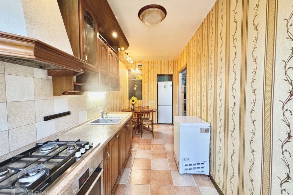 Продаётся 4-комнатная квартира, 112 м²