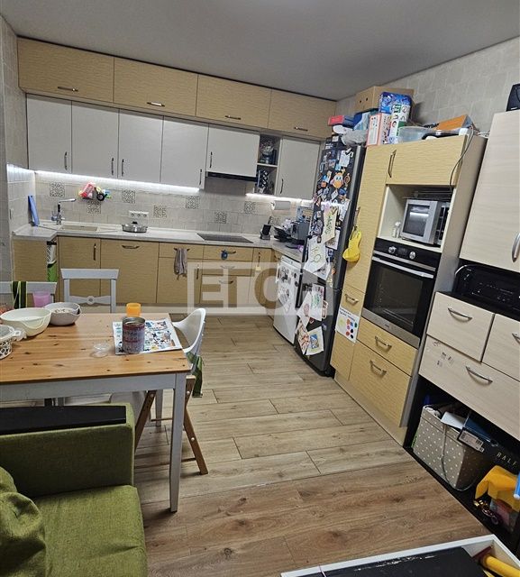 Продаётся 2-комнатная квартира, 55.6 м²