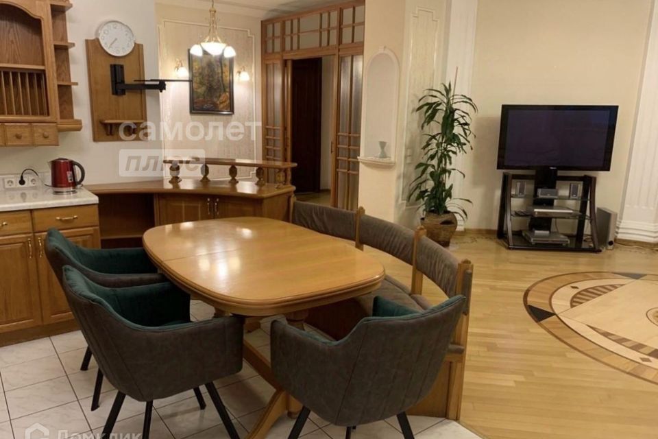 Продаётся 4-комнатная квартира, 130.1 м²