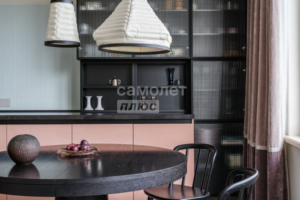 Продаётся 3-комнатная квартира, 120 м²
