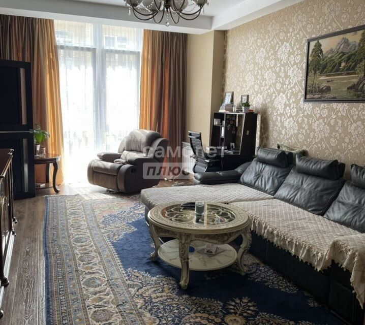 Продаётся 1-комнатная квартира, 70.2 м²