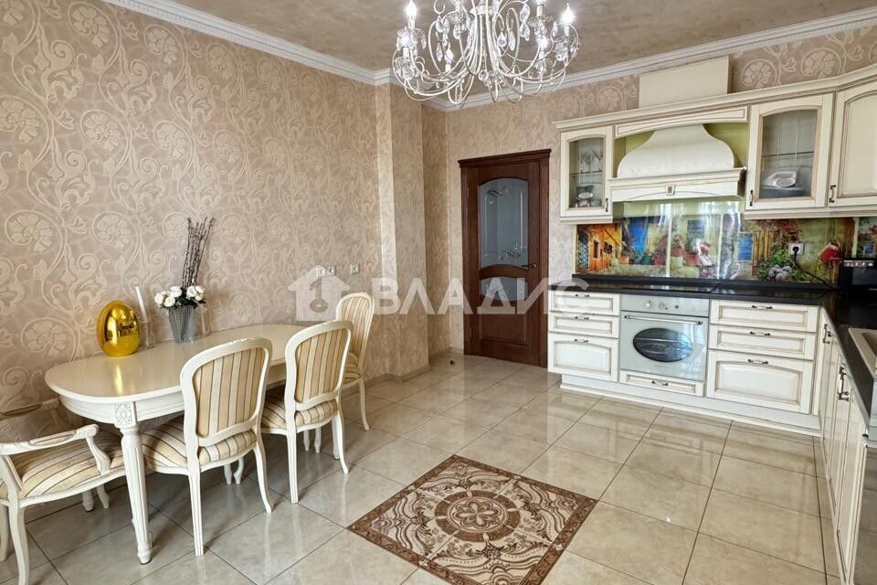 Продаётся 2-комнатная квартира, 90 м²