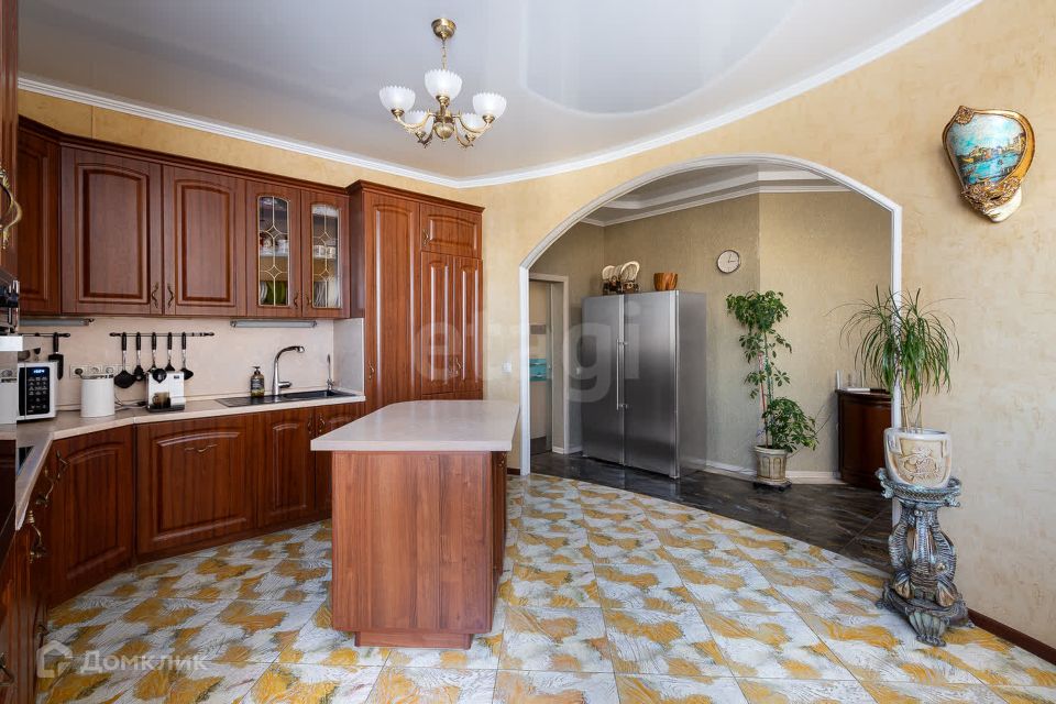 Продаётся 3-комнатная квартира, 133.9 м²