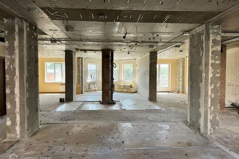 Продаётся 4-комнатная квартира, 145 м²