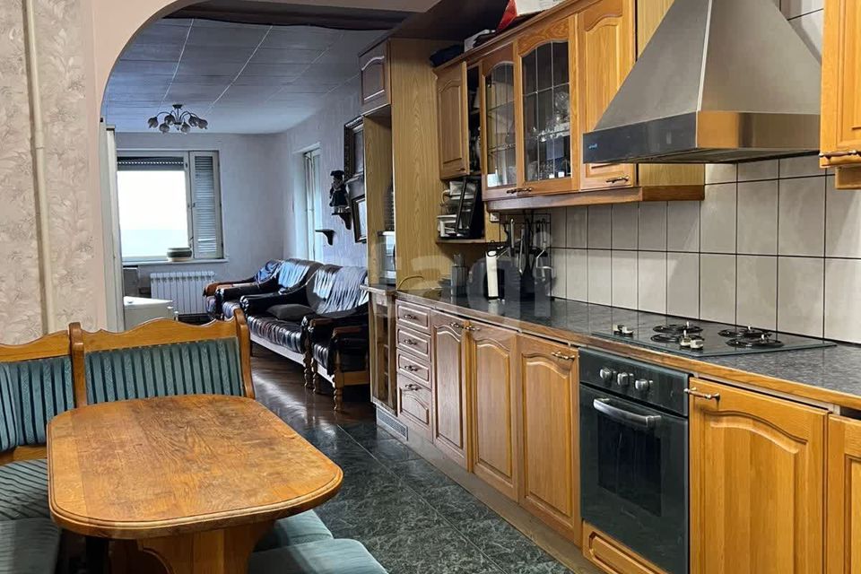 Продаётся 4-комнатная квартира, 140 м²