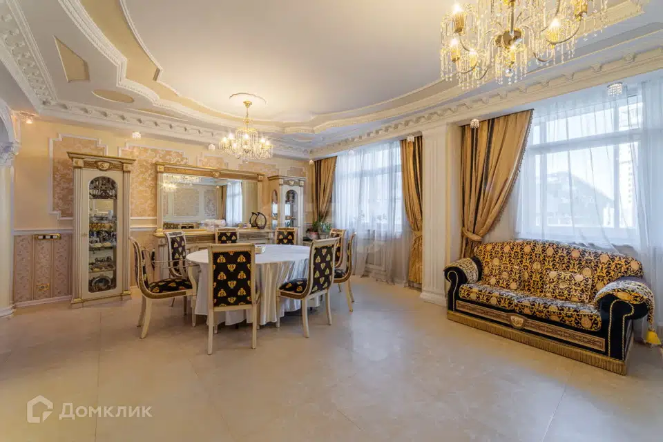 Продаётся 4-комнатная квартира, 156 м²