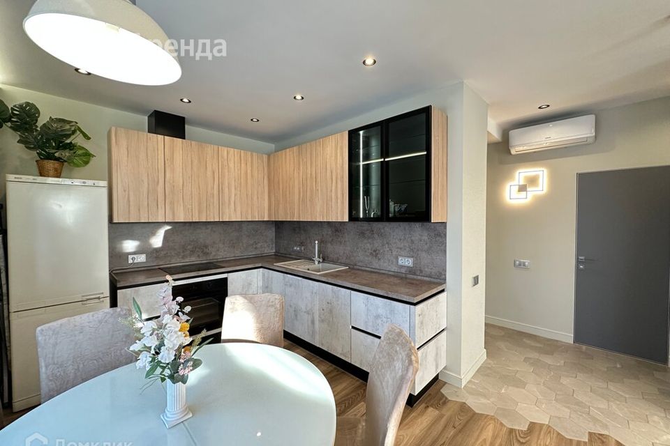 Сдаётся 1-комнатная квартира, 60 м²