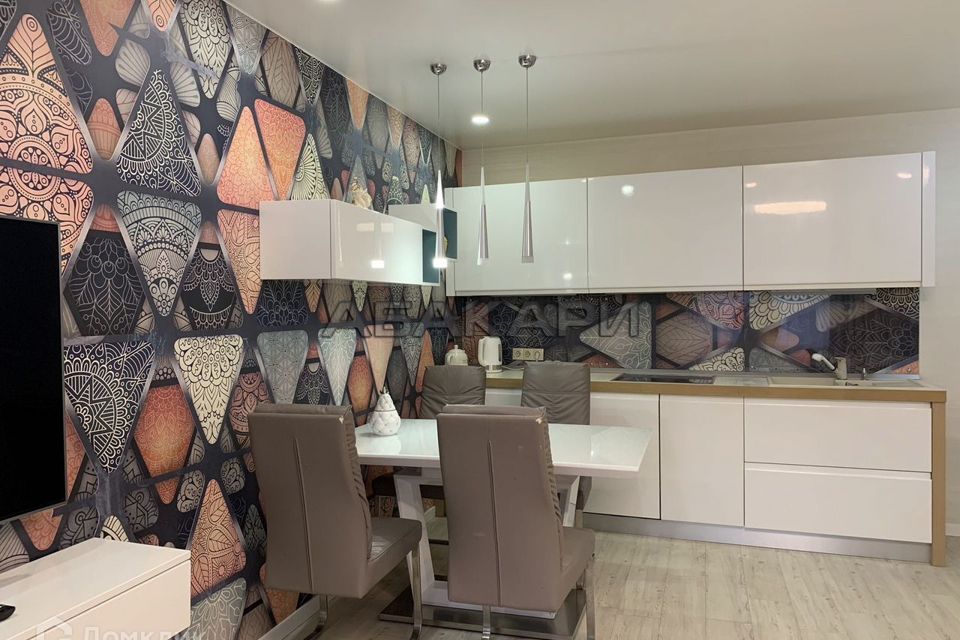 Сдаётся 2-комнатная квартира, 80 м²