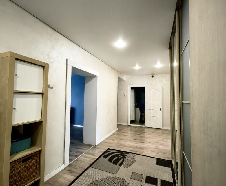 Продаётся 4-комнатная квартира, 126.8 м²