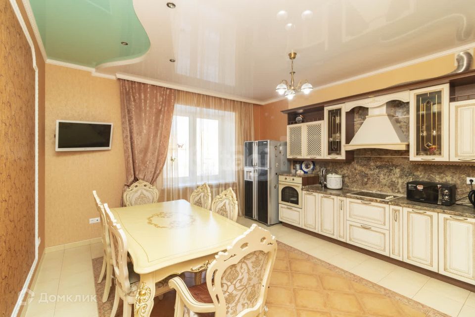 Сдаётся 4-комнатная квартира, 174.6 м²