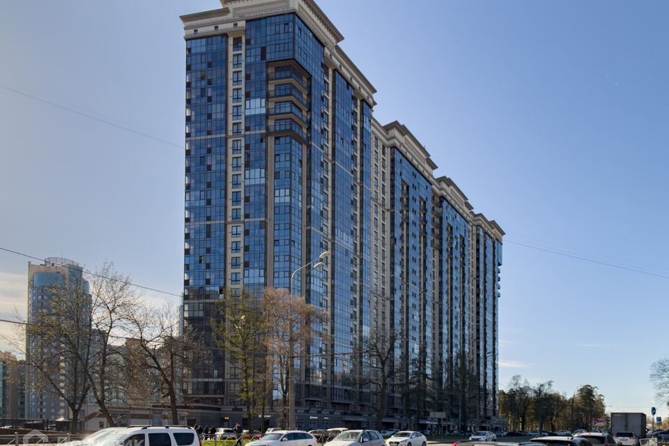Продаётся 4-комнатная квартира, 143 м²