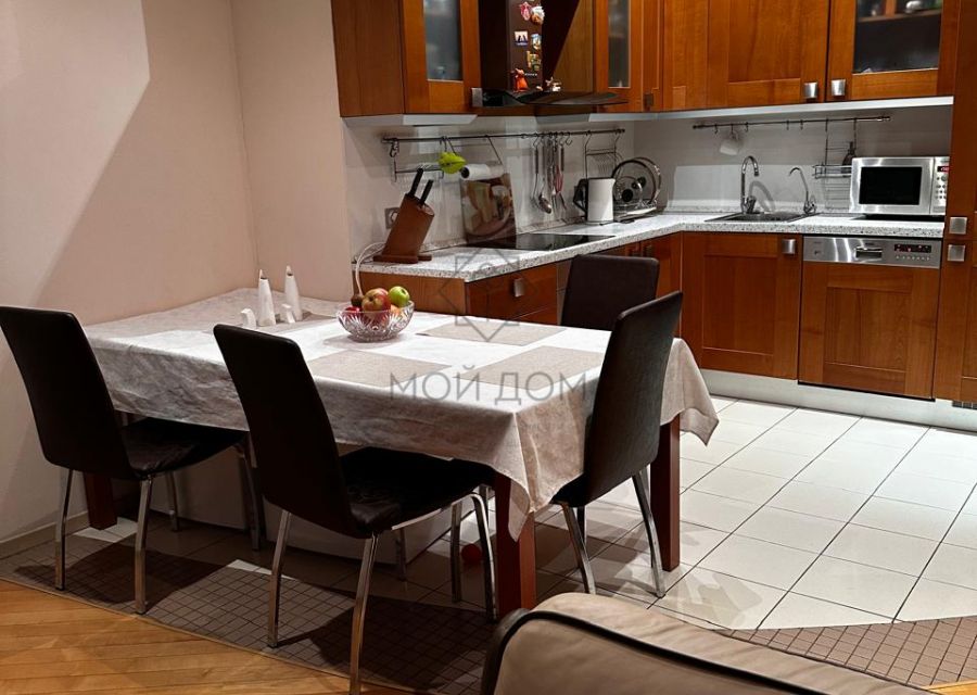 Продаётся 3-комнатная квартира, 100.4 м²