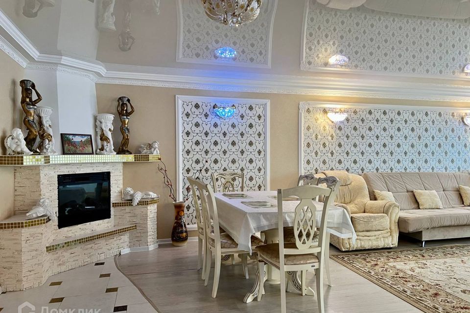 Продаётся 3-комнатная квартира, 140 м²