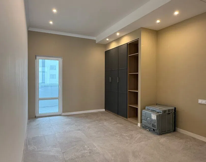 Продаётся 4-комнатная квартира, 193.4 м²