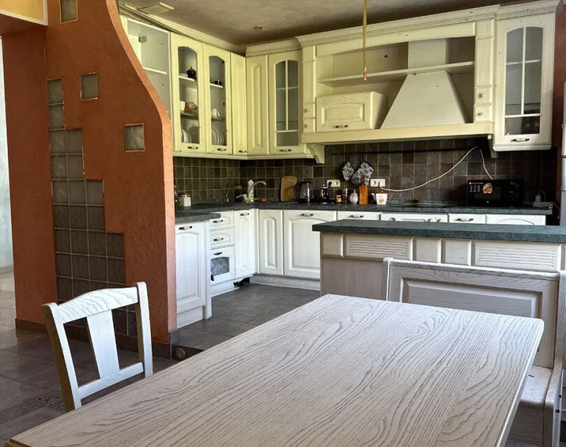 Продаётся 3-этажный дом, 448 м²