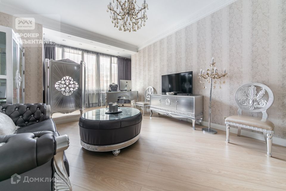 Продаётся 5-комнатная квартира, 195.5 м²