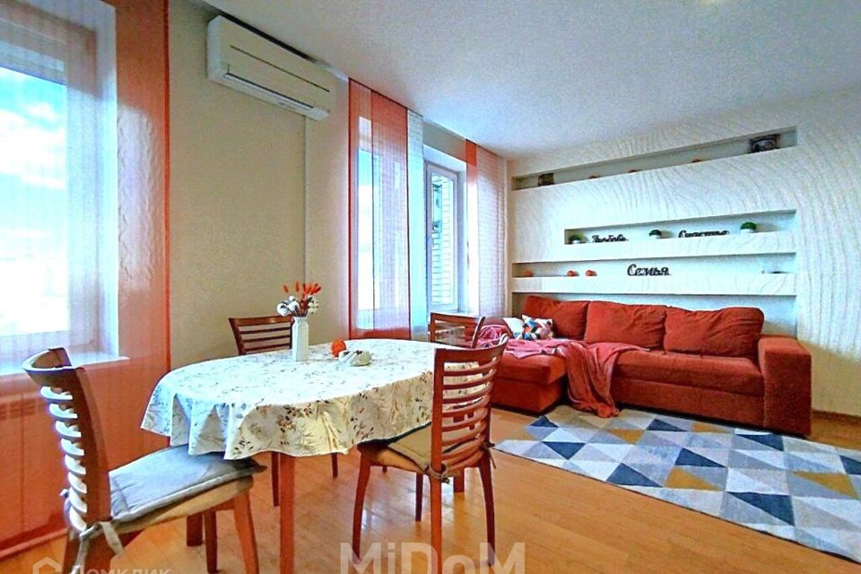 Сдаётся 2-комнатная квартира, 90 м²