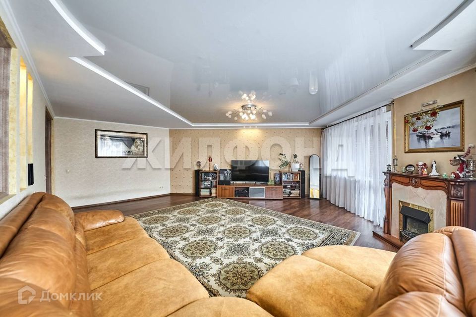 Продаётся 3-комнатная квартира, 121 м²