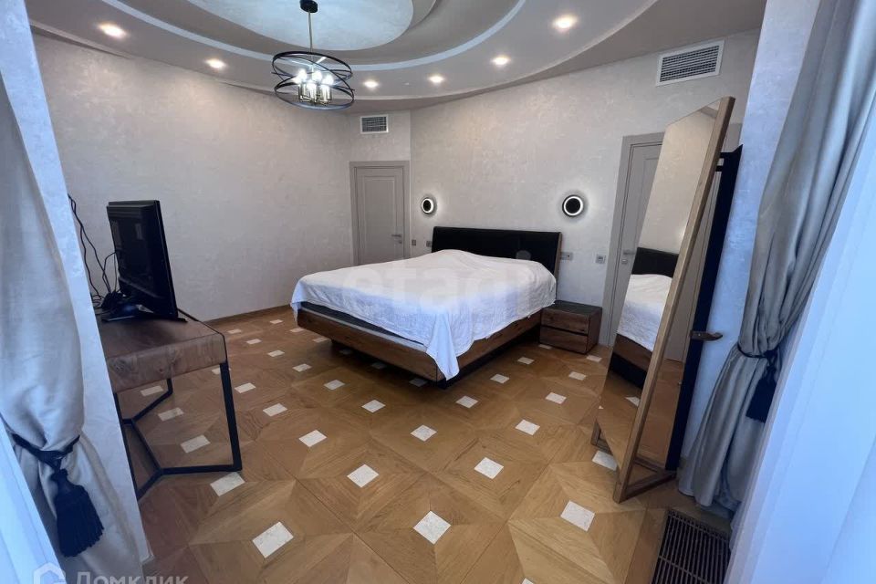 Продаётся 4-комнатная квартира, 157 м²