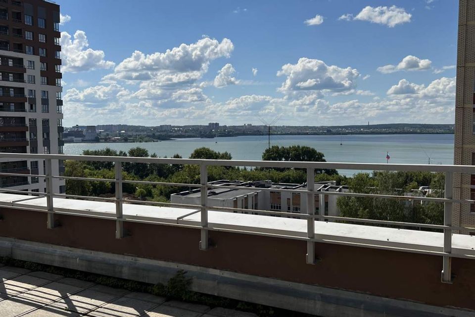 Продаётся 3-комнатная квартира, 123.2 м²